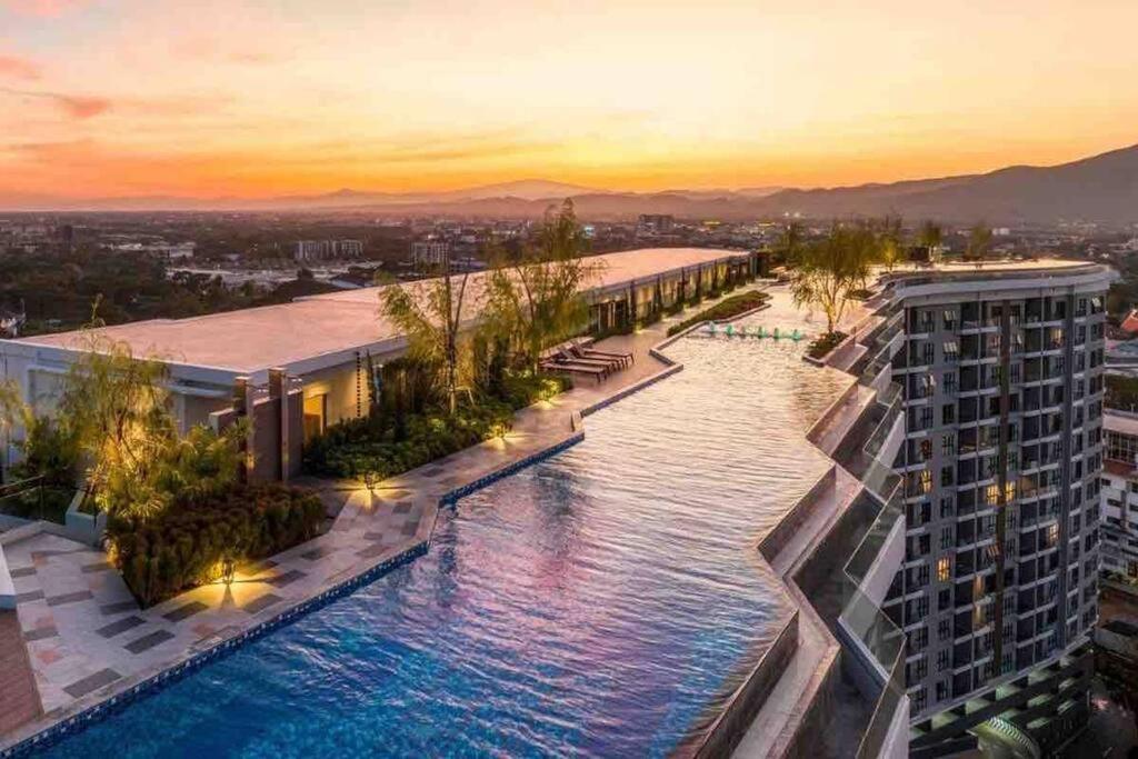 New & Cozy 2 Bedroom @ The Astra Sky River Chiang Mai Esterno foto