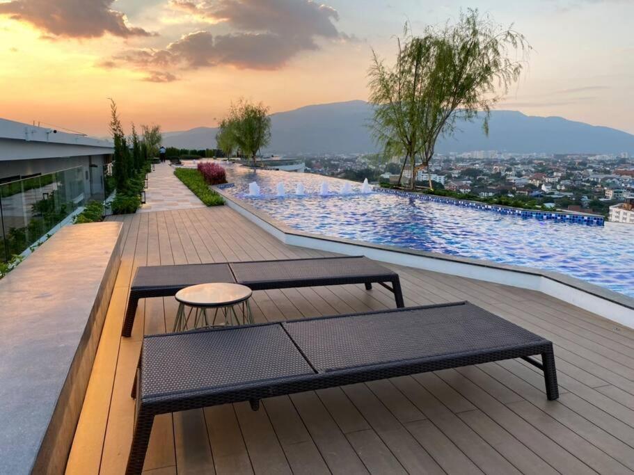 New & Cozy 2 Bedroom @ The Astra Sky River Chiang Mai Esterno foto