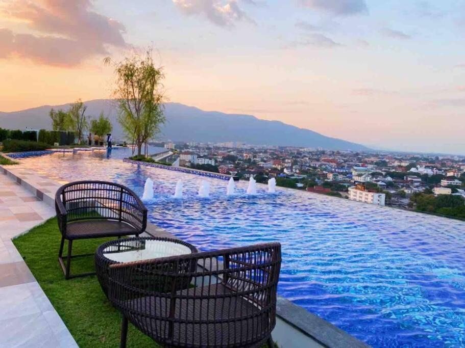 New & Cozy 2 Bedroom @ The Astra Sky River Chiang Mai Esterno foto