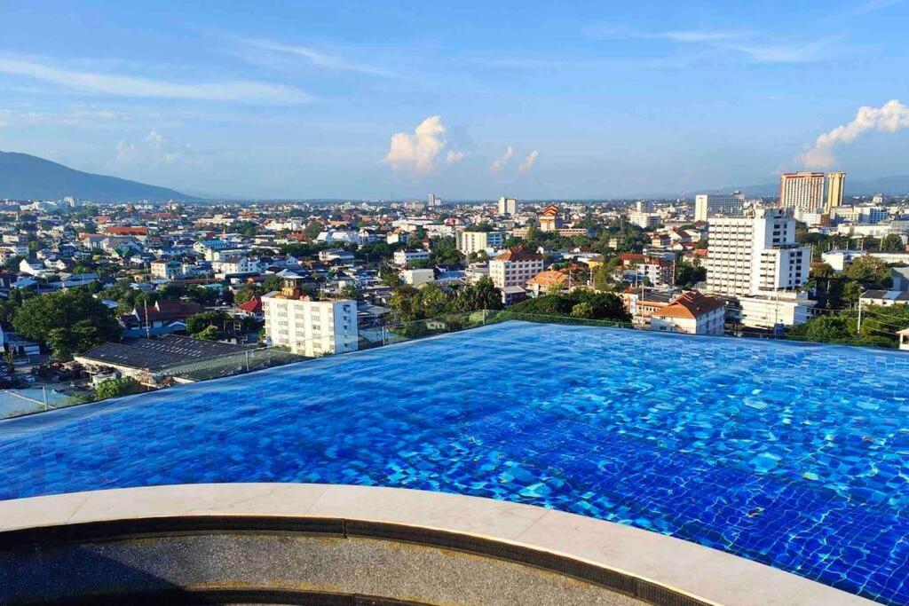 New & Cozy 2 Bedroom @ The Astra Sky River Chiang Mai Esterno foto